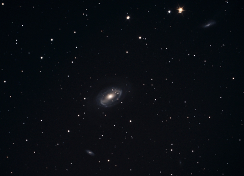 NGC4725